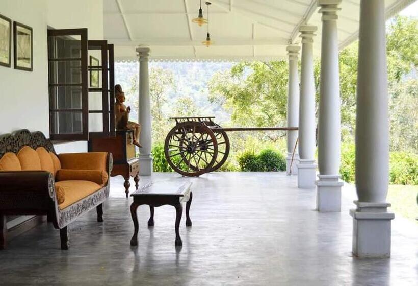 פנסיון Cranford Railway Retreat