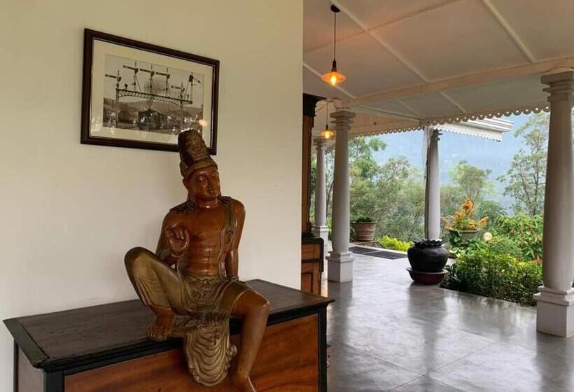 פנסיון Cranford Railway Retreat