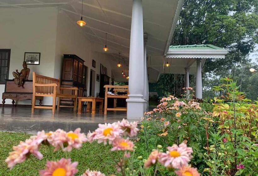 פנסיון Cranford Railway Retreat