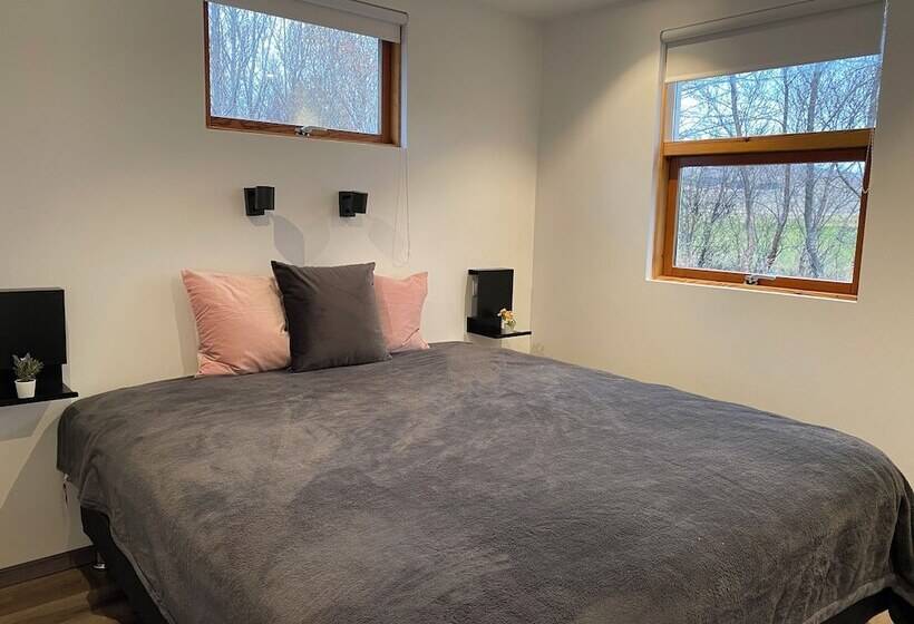 پانسیون Laugavellir Tower Suite