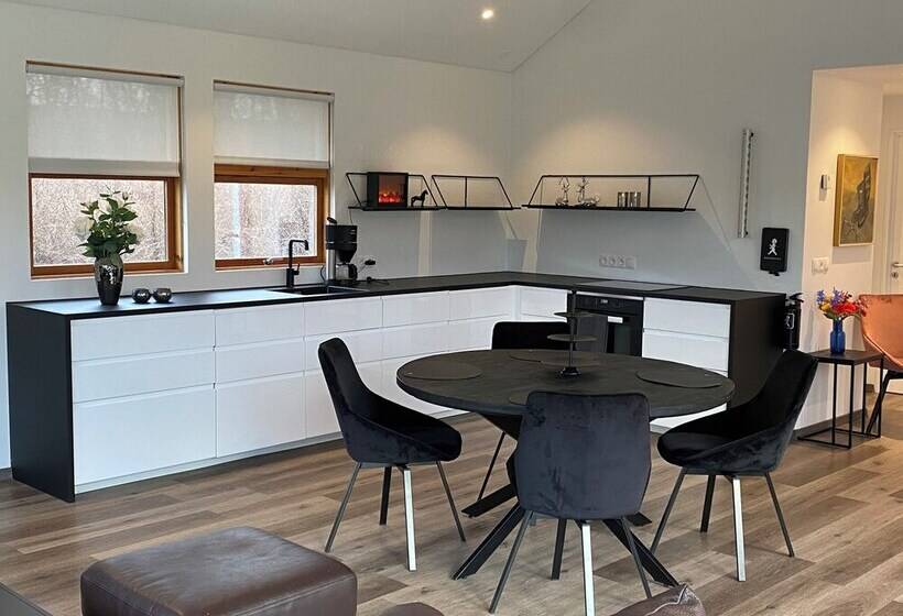 پانسیون Laugavellir Tower Suite