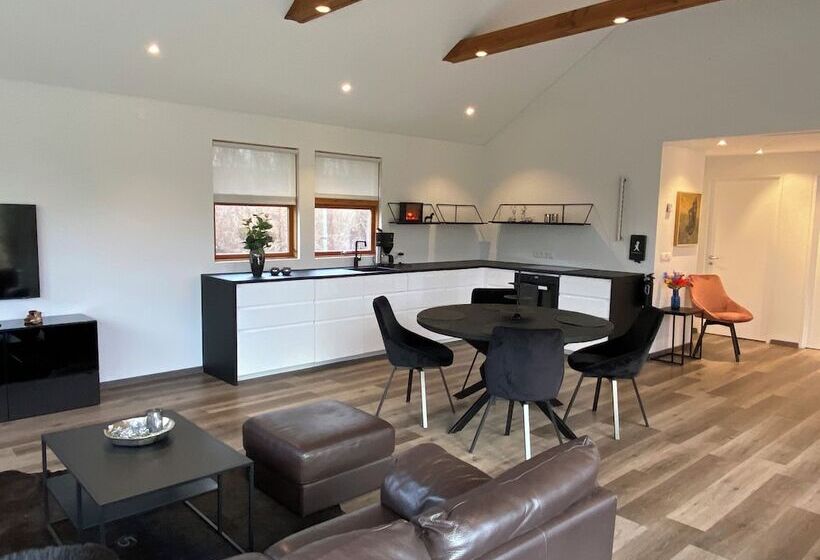 پانسیون Laugavellir Tower Suite