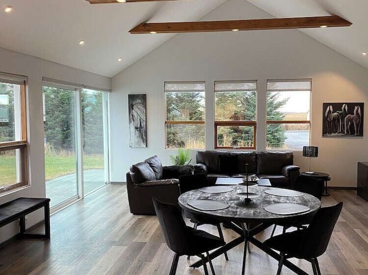 پانسیون Laugavellir Tower Suite