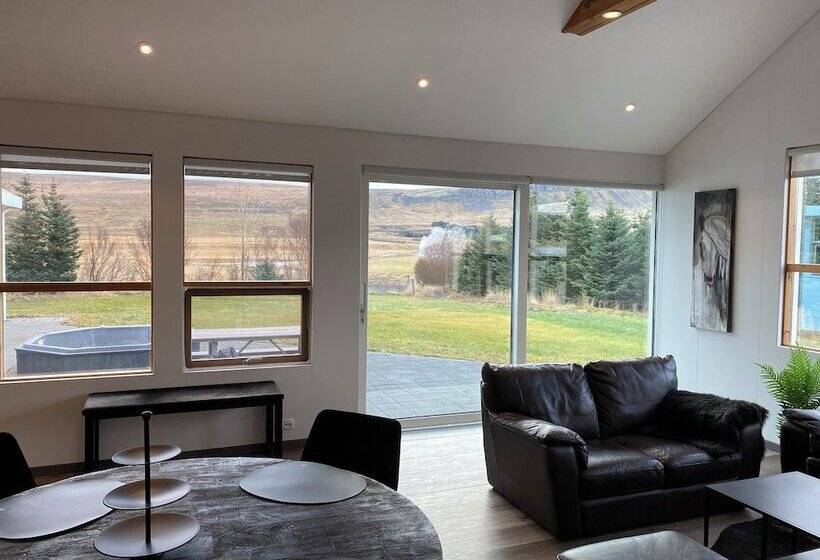 پانسیون Laugavellir Tower Suite