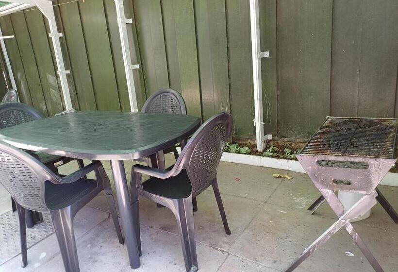 بنسيون Ojong S Guesthouse Kraaifontein   Eikendel