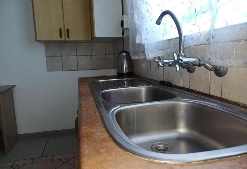 بنسيون Ojong S Guesthouse Kraaifontein   Eikendel