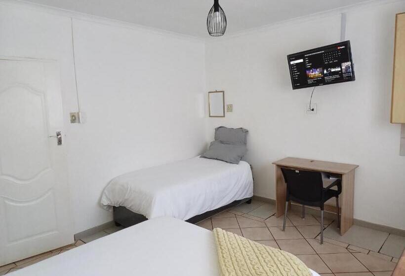 بنسيون Ojong S Guesthouse Kraaifontein   Eikendel