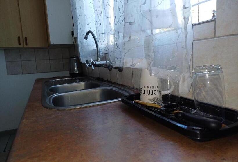 بنسيون Ojong S Guesthouse Kraaifontein   Eikendel