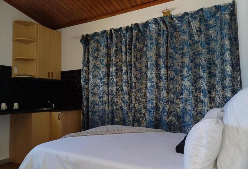 بنسيون Ojong S Guesthouse Kraaifontein   Eikendel