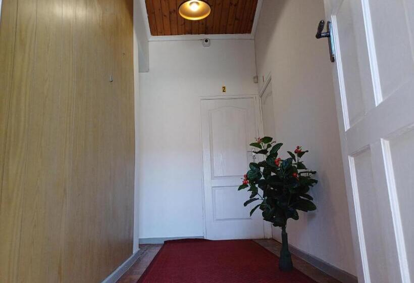 بنسيون Ojong S Guesthouse Kraaifontein   Eikendel