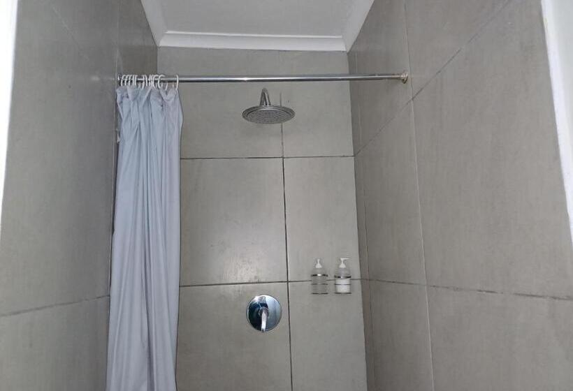 بنسيون Ojong S Guesthouse Kraaifontein   Eikendel