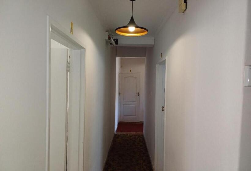 بنسيون Ojong S Guesthouse Kraaifontein   Eikendel