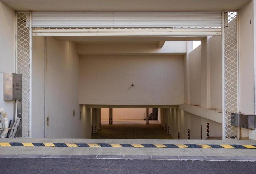 شقق بيت المدينة للشقق المخدومة