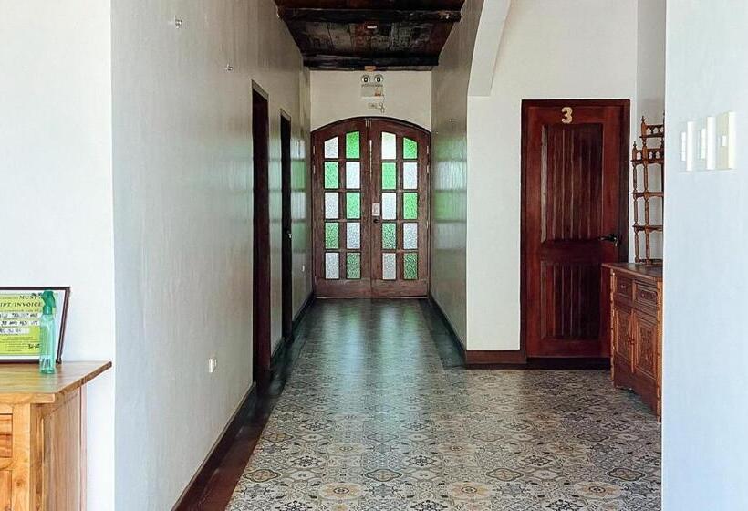 تختخواب و صبحانه Reddoorz At Casa Rafaelle Transient Ilocos Sur