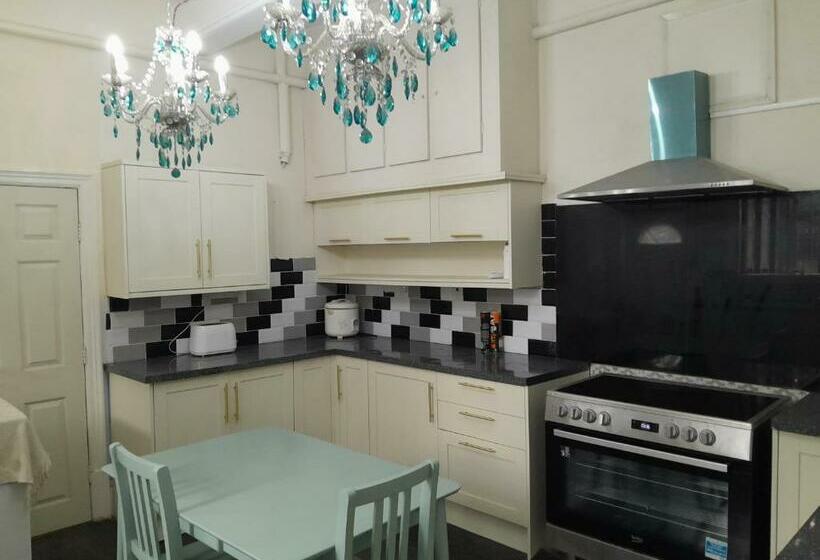 مبيت وإفطار Falcon Villa