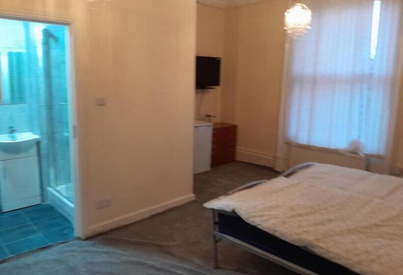 مبيت وإفطار Falcon Villa