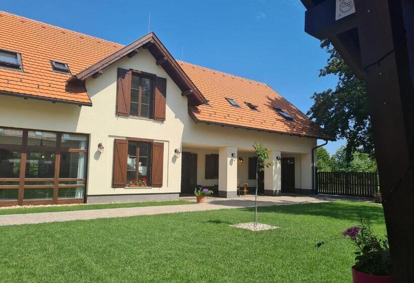 ホテル Eco Ribellium