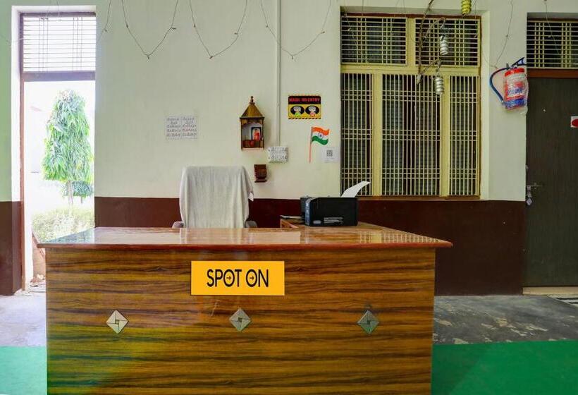 ホテル Spot On Relax Inn Residency