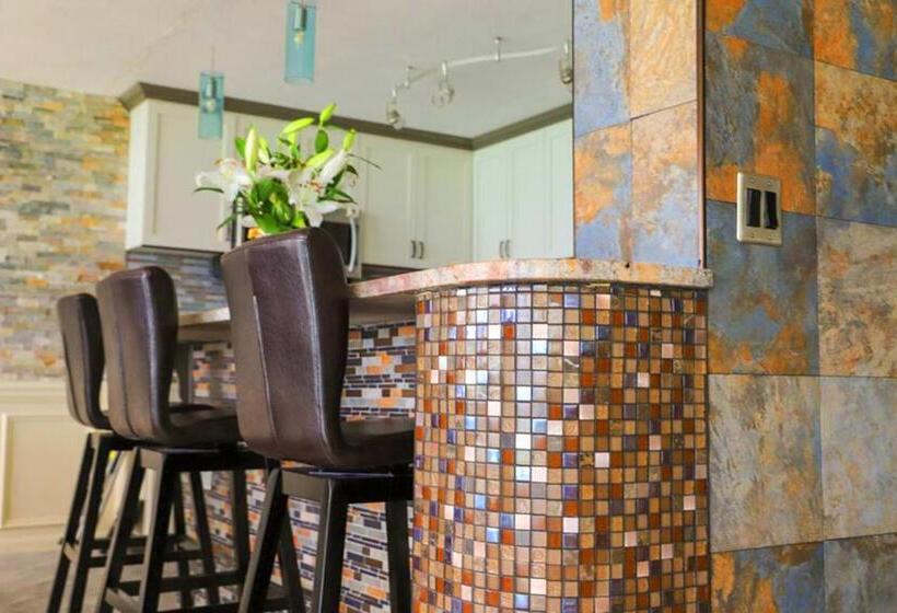 Luxurious, Upscale Condo With Spectacular Gulf View