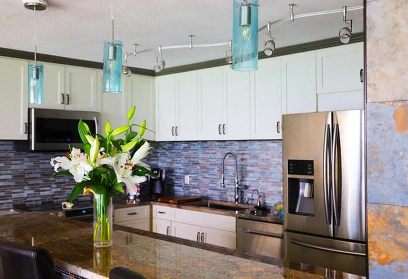 Luxurious, Upscale Condo With Spectacular Gulf View