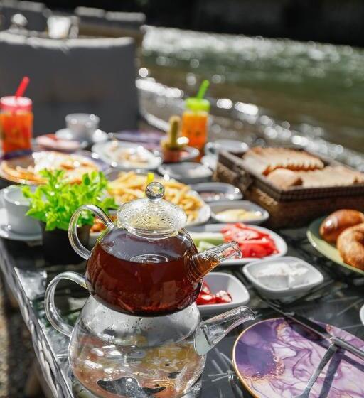 אתר נופש Terapi̇ Tati̇l Köyü