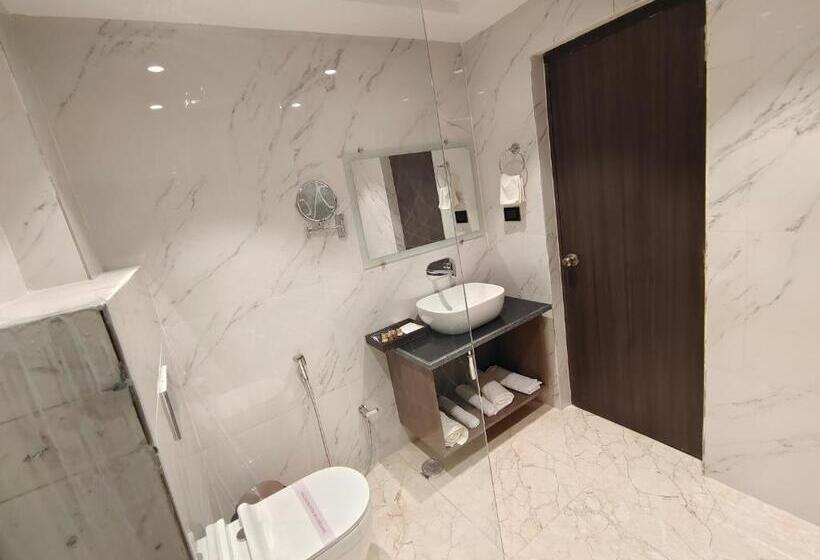 The Emerald Hotel & Siya Milan Banquets