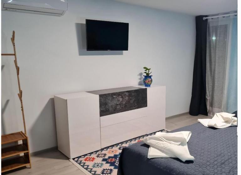 Bed and Breakfast Conacul Ancuței   Sweet Home