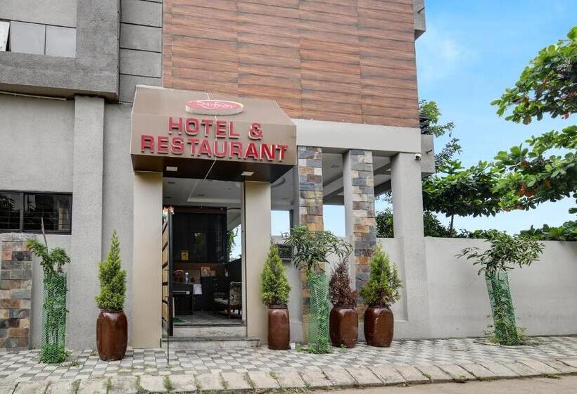 Santushti Hotel & Restaurant, Indore