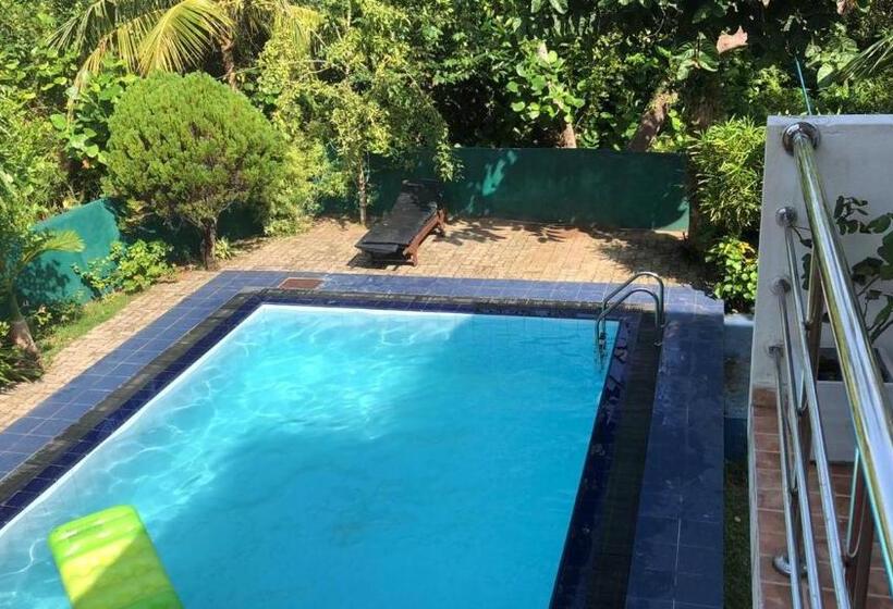 Отель Field Side Villa