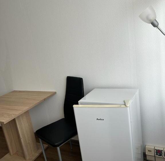 ホテル Hostel Bahnhof