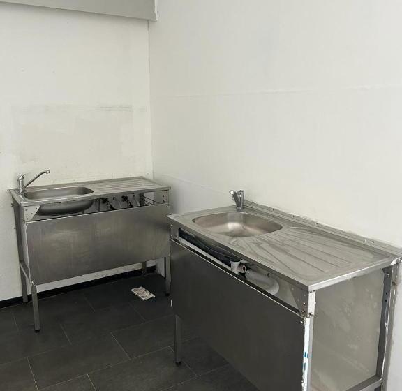 ホテル Hostel Bahnhof