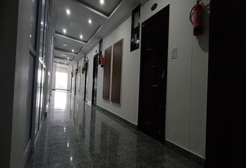 ホテル La Riqueza   Mussoorie   Dhanaulti Road   35 To 45 Mins Drive From Mussoorie