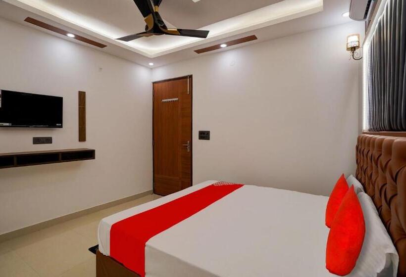 Hotel Oyo Flagship Charm Wood Exotica