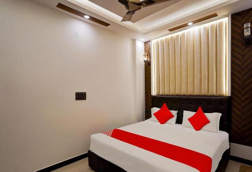 Hotel Oyo Flagship Charm Wood Exotica