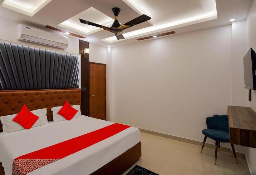 Hotel Oyo Flagship Charm Wood Exotica