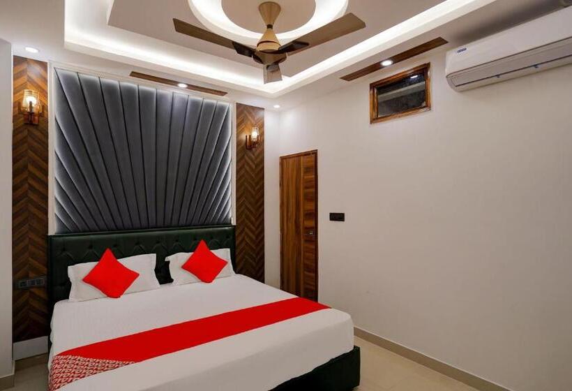 Hotel Oyo Flagship Charm Wood Exotica