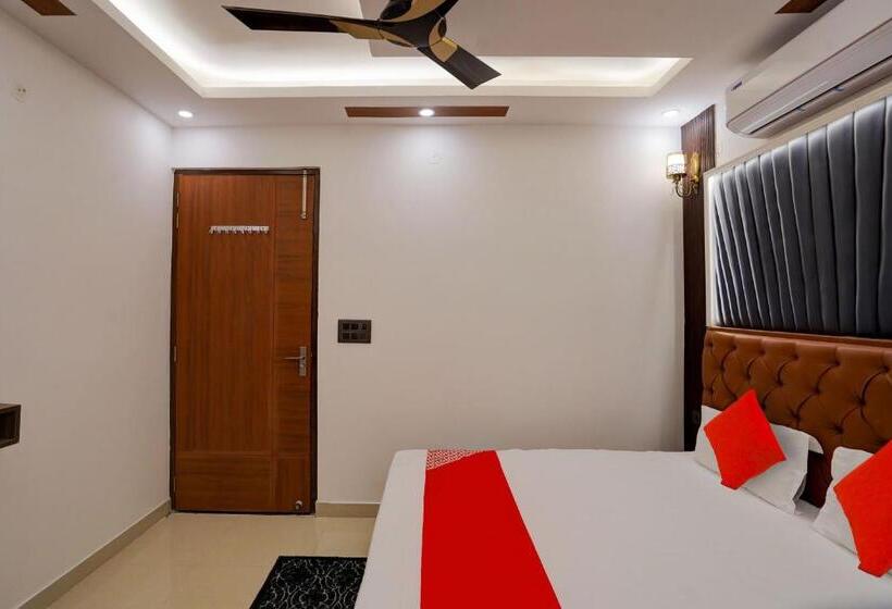 Hotel Oyo Flagship Charm Wood Exotica