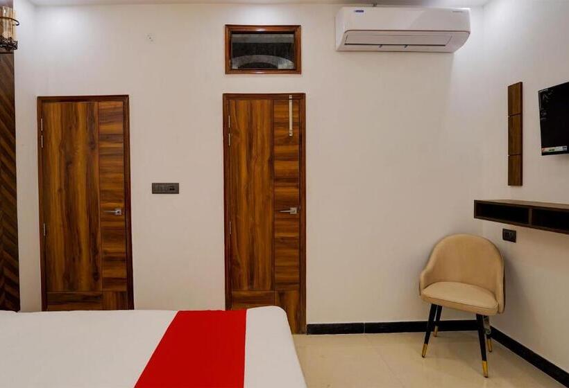 Hotel Oyo Flagship Charm Wood Exotica