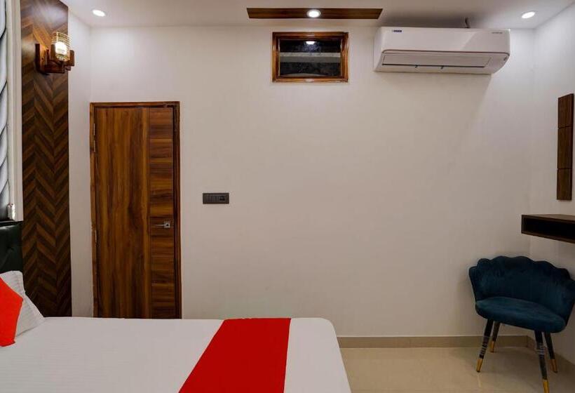 Hotel Oyo Flagship Charm Wood Exotica