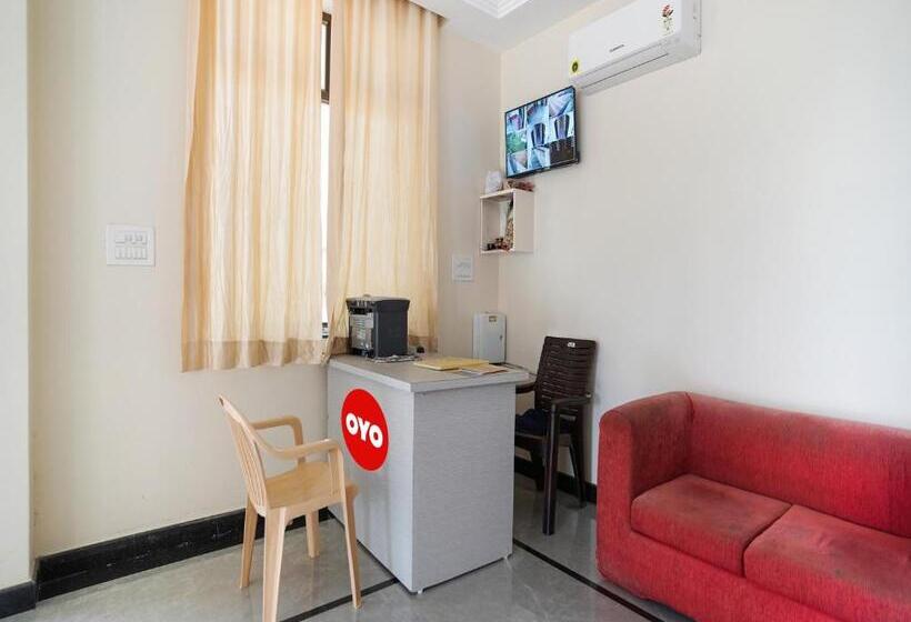 فندق Oyo Flagship Nirmala Palace