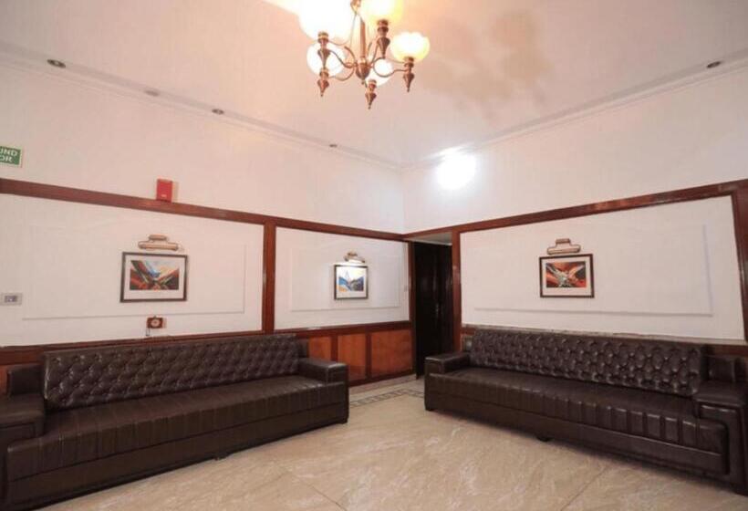 ホテル Panickers Residency   Ajmal Khan Market Near Karol Bagh Metro