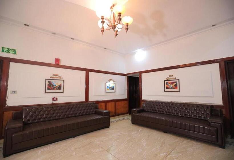 ホテル Panickers Residency   Ajmal Khan Market Near Karol Bagh Metro