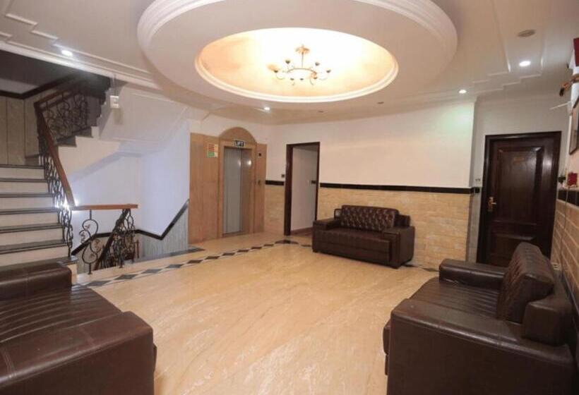 ホテル Panickers Residency   Ajmal Khan Market Near Karol Bagh Metro