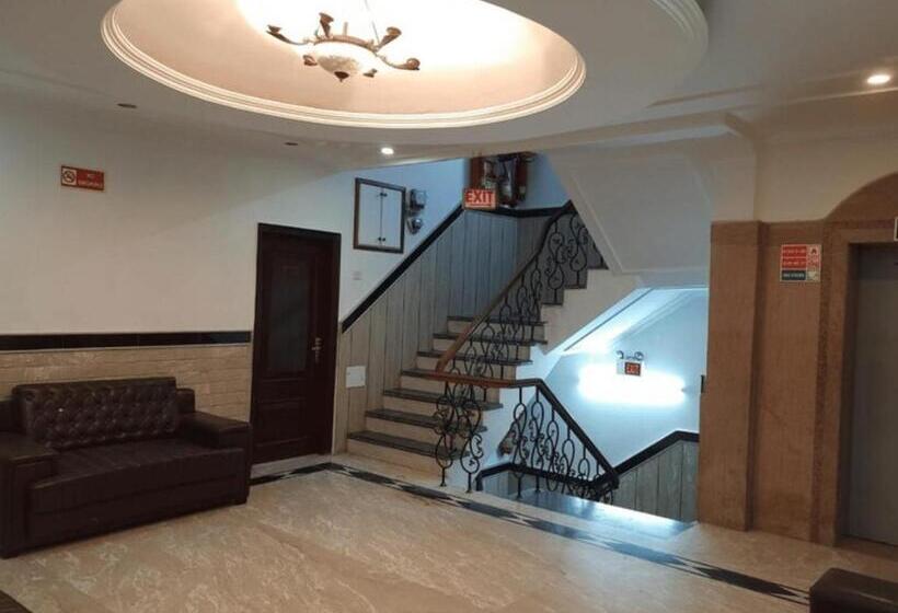 ホテル Panickers Residency   Ajmal Khan Market Near Karol Bagh Metro