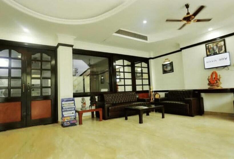 ホテル Panickers Residency   Ajmal Khan Market Near Karol Bagh Metro