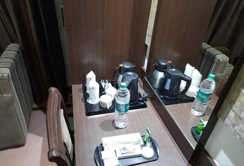 酒店 Panickers Residency   Ajmal Khan Market Near Karol Bagh Metro