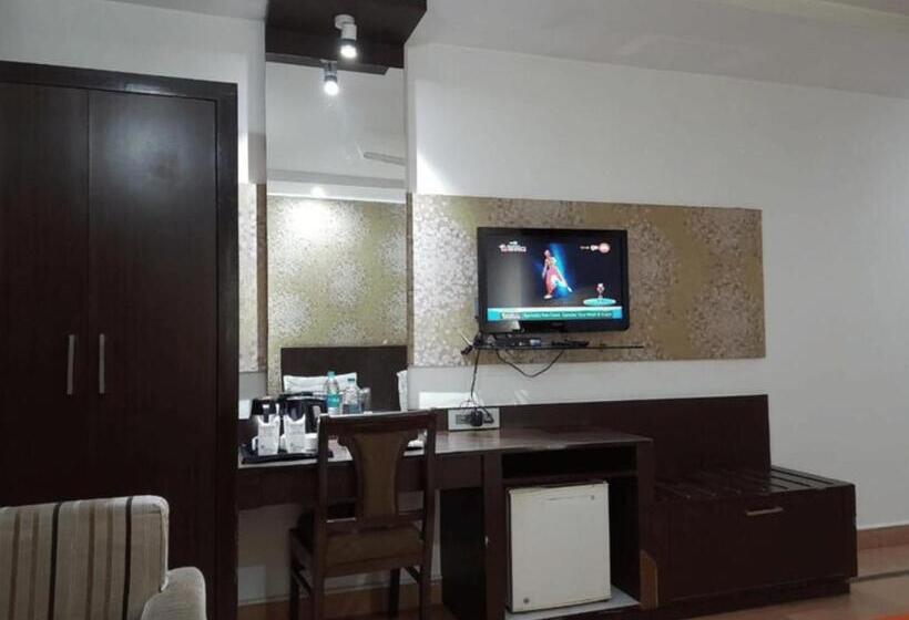 ホテル Panickers Residency   Ajmal Khan Market Near Karol Bagh Metro