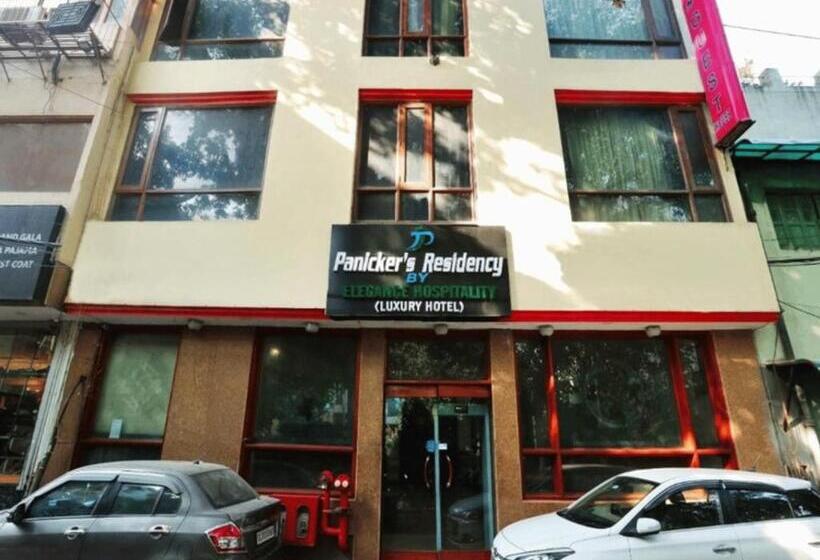 ホテル Panickers Residency   Ajmal Khan Market Near Karol Bagh Metro