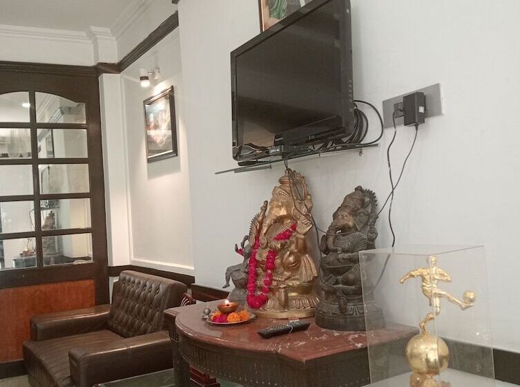 酒店 Panickers Residency   Ajmal Khan Market Near Karol Bagh Metro