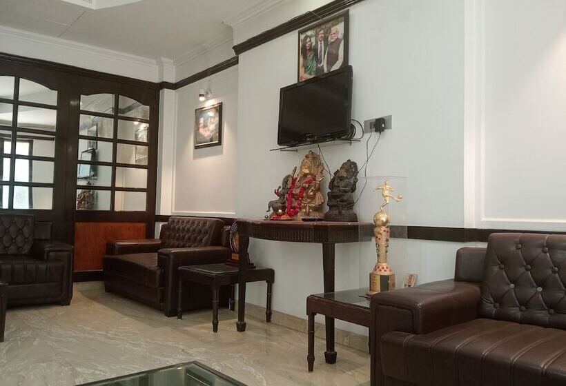 ホテル Panickers Residency   Ajmal Khan Market Near Karol Bagh Metro
